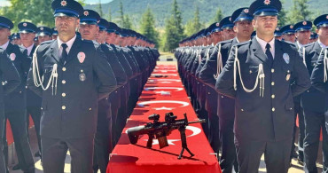 POMEM'de mezuniyet coşkusu: 408 öğrenci polisliğe ilk adımını attı