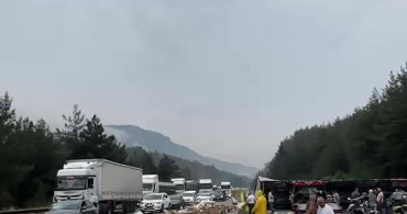 Pozantı-Adana istikameti tır devrilmesi nedeniyle trafiğe kapandı