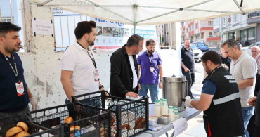 Pursaklar Belediyesi, YKS’ye giren adaylara ve ailelerine çay eşliğinde simit ve poğaça ikramında bulundu