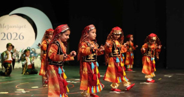 Pursaklar'da Minik Öğrencilerin Mezuniyet Sevinci