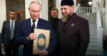 Putin, Hz. İsa Camii’nde Kur’an-ı Kerim’i Öptü