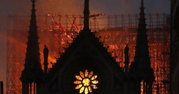 Putin: Notre Dame Katedrali Yangınından Dolayı Çok Üzgünüz