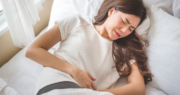 Regl ağrısı neden olur, nasıl geçer? Regl ağrısına iyi gelen besinler 