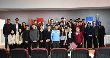 Rektör Elmastaş Öğrencilerle Kariyer Planlaması Üzerine Konuştu