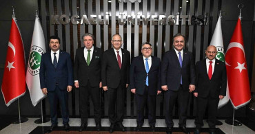 Rektör Özölçer, Genç Araştırmacılarla Kongrede Buluştu