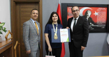 Rengin Yaralı, Uluslararası Matematik Olimpiyatında Altın Madalya Kazandı