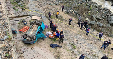 Rize’de araç dereye uçtu: Çok sayıda ölü ve yaralı var