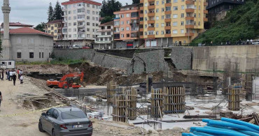 Rize'de göçük sebebiyle iki bina tahliye edildi