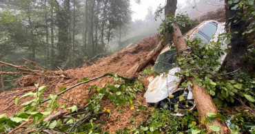 Rize’de heyelan yaşandı: Yollar toprak altında kaldı
