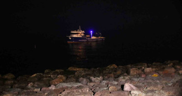 Rize'de Kafes Balıkçılığı Motoru Karaya Oturdu