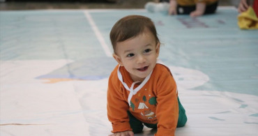 Rize'de Renkli Bebek Emekleme Yarışması Düzenlendi