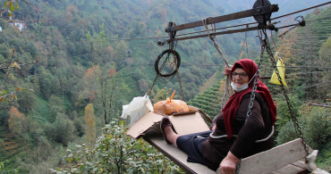 Rize’de Tehlikeli Yolculuk: Arazilerine Teleferikle Gidiyorlar