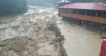 Rize’de Yine Sel Oldu! Dereler Taştı, Yollar Kapandı, Köprü Ulaşıma Kapandı