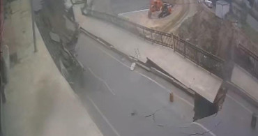 Rize'de yolun çökme anı güvenlik kamerasına yansıdı