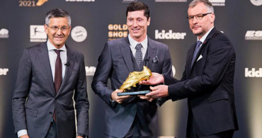 Robert Lewandowski Altın Ayakkabı Ödülünü Aldı!