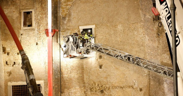 Roma'daki Tarihi Kulede Çökmeler ve Kurtarma Operasyonu