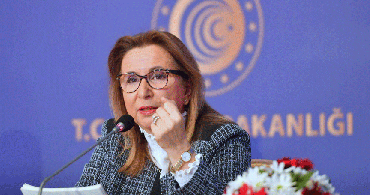 Ruhsar Pekcan Kimdir?