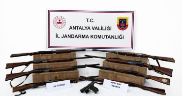 Ruhsatsız Silahlara Yönelik Jandarma Operasyonu: Antalya'nın Kaş İlçesinde 10 Silah Ele Geçirildi
