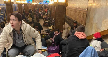 Rus Saldırılarından Korkan Ukraynalılar Geceyi Metro İstasyonlarında Geçirdi!