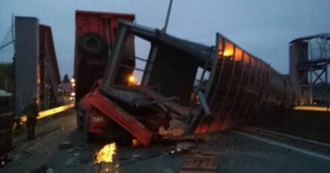 Rusya'da Damperi Açık Bıraka Şoför Kamyonun Altında Kaldı