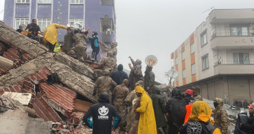Rusya’dan deprem açıklaması: 2 uçağımız yardıma hazır tutuluyor