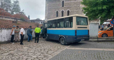 Safranbolu'da Freni Boşalan Dolmuş Tarihi Çarşıda Kaza Yaptı