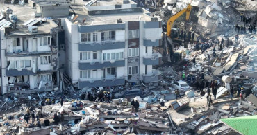Sağlık çalışanlarını canlarını hiçe saydı: Deprem anında kuvözdeki bebekleri korudular