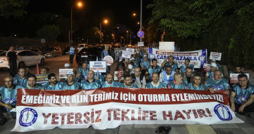 Sağlık-Sen 112 Dakikalık Oturma Eylemi Gerçekleştirdi