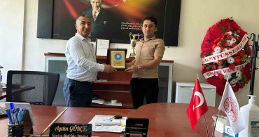 Sağlık-Sen: Sağlık çalışanları insan hayatını öncelerken yoğun iş temposuyla da mesleğinden bezdiriliyor