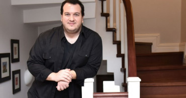 Şahan Gökbakar Elektrikli Lüks Aracına Sığmadı