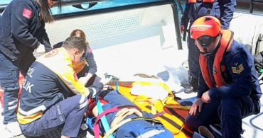Sahil Güvenlik, Yaralı Personelin Yardımına Koştu