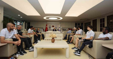 Şahinbey ampute futbol takımı şampiyonluk kupasını kaldırdı