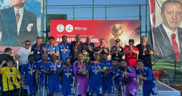 Şahinbey Ampute futbol takımı sezonu üç kupayla tamamladı