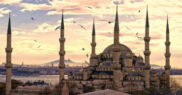 Sahurda ezan okunurken su içilir mi? Ezan devam ederken su içmek kefaret gerektirir mi? İşte Diyanet fetvası