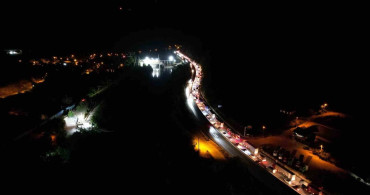Sakarya D-650 karayolunda yol çalışması ve trafik kazası nedeniyle ulaşım durdu