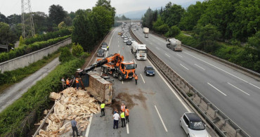 Sakarya TEM Otoyolunda Zincirleme Kaza: 13 Araç Birbirine Girdi