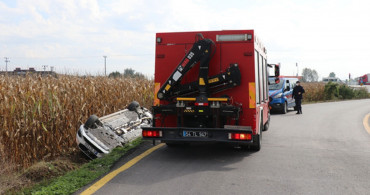 Sakarya'da Aracıyla Takla Attı! Burnu Bile Kanamadan Kurtuldu