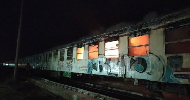 Sakarya'da Hurdaya Ayrılan İki Vagonda Yangın!