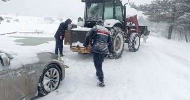 Sakarya'da Kar Yağışı Nedeniyle Mahsur Kalan 15 Araç Kurtarıldı