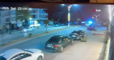 Sakarya'da kontrolden çıkan otomobil park halindeki araçlara çarptı
