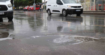 Sakarya'da sağanak yağış günlük yaşamı olumsuz etkiledi