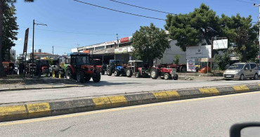 Sakarya'da trafikte kavga: Minibüse taş fırlatıldı