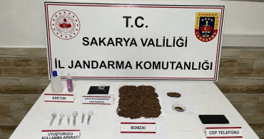 Sakarya'da uyuşturucu operasyonu: 212 kök kenevir ele geçirildi, 3 tutuklama