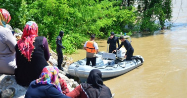 Sakarya’dan Kötü Haber Geldi! Yüzdüğü Nehirde Akıntıya Kapılan Emirhan Henden'in Cansız Bedeni Bulundu
