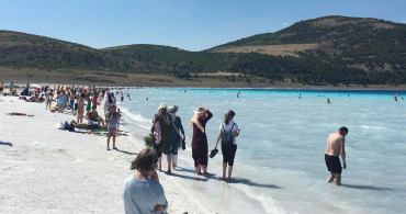 Salda Gölü'nde Bayram Tatili Yoğunluğu Yaşanıyor!