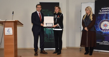 Salihli'de Öğrencilere Siber Suçlar Eğitimi