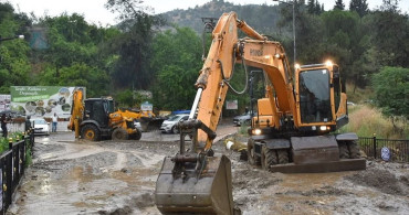 Salihli'de sağanak yağış etkili oldu, birçok ev ve iş yeri su altında kaldı