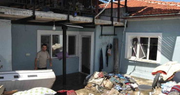 Salihli'de sağanak yağış sonrası sel baskını yaşandı