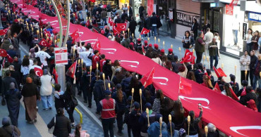 Samsun'da 1919 Metrelik Bayrakla Fener Alayı Yürüyüşü Kutlandı
