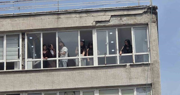 Samsun'da 8 Katlı İş Hanından Düşen Sıva Parçaları 2 Kişiyi Yaraladı